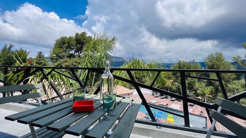 VILLA HOLISTIKA : BED AND BREAKFAST / POOL / AIR CONDITIONING/ MONT FARON TOULON Bed and Breakfast in Toulon