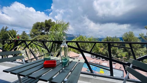 Patio, Day, Natural landscape, View (from property/room), Mountain view, Pool view, Swimming pool