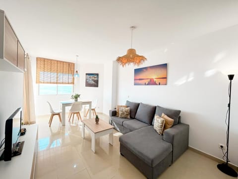 TV and multimedia, Living room, Seating area, Evening entertainment, locker, air conditioner