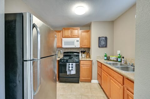 Inviting Poway Studio with Patio and Gas Grill! Condo in Poway