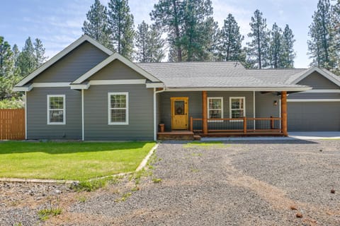 Pet-Friendly Oregon Retreat with Patio and Hot Tub! House in Deschutes River Woods