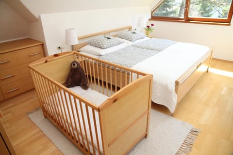 Bedroom, cot