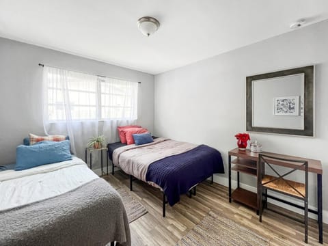 Two beds, friend or family Pensão in North Miami