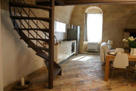 Kitchen or kitchenette, Decorative detail, Dining area