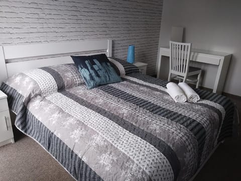 Photo of the whole room, Decorative detail