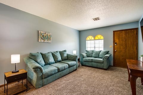 Pet-Friendly Midwest City Home, 10 Mi to Dtwn OKC! House in Midwest City