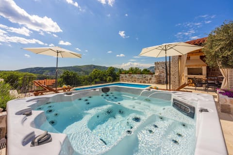 Natural landscape, Hot Tub, Hot Tub, View (from property/room), Mountain view, Pool view, Swimming pool, Open Air Bath, sunbed