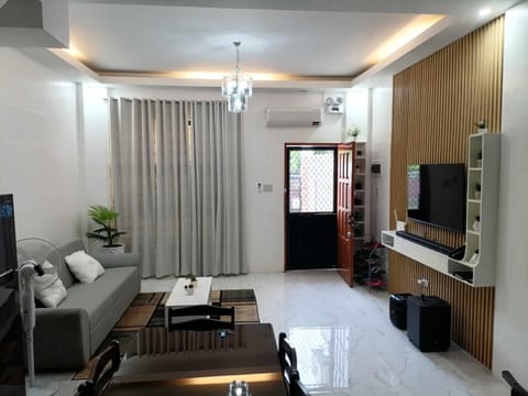 Karaoke, TV and multimedia, Seating area, Dining area, internet, minibar, air conditioner