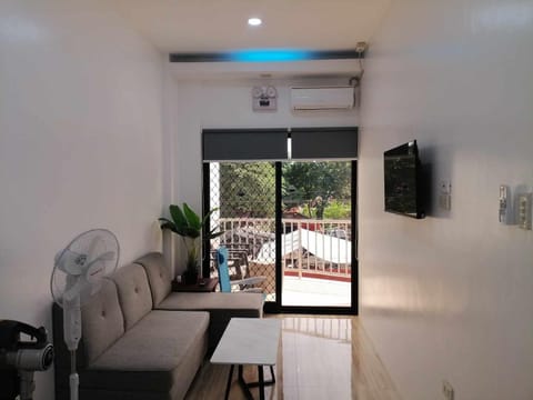 Communal lounge/ TV room, air conditioner