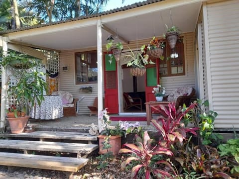 Quirky Cottage in Centre of Maleny, Walk Everywhere House in Maleny