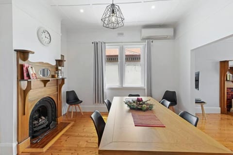Mid Century 1930 Beautifully renovated Californian Bunglow Condo in Geelong West