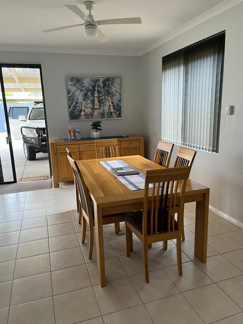 Unit 4 3 Mouarn St Carey Park Maison in Bunbury