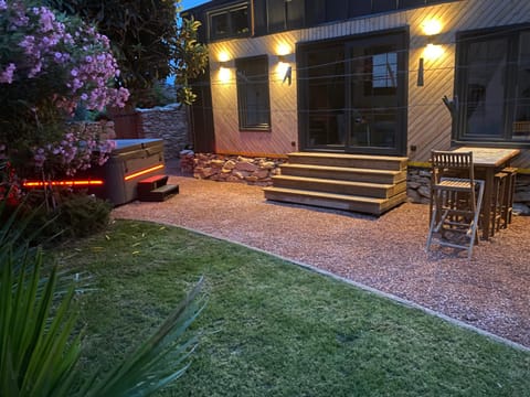 Tiny House Piscine et Spa Casa in Gaillac