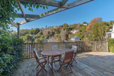 Haven Vista Cottage House in Nelson