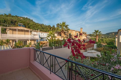 Property building, Day, Natural landscape, Garden, View (from property/room), Balcony/Terrace, Garden view, Mountain view