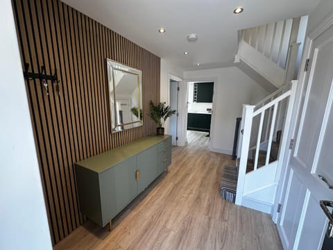 Luxury West London 3BR House, Cul De Sac House in Brentford