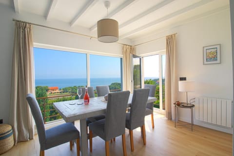 Dining area, Garden view, Sea view