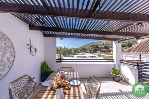 Town house with roof terrace in heart of Vinuela Copropriété in Viñuela