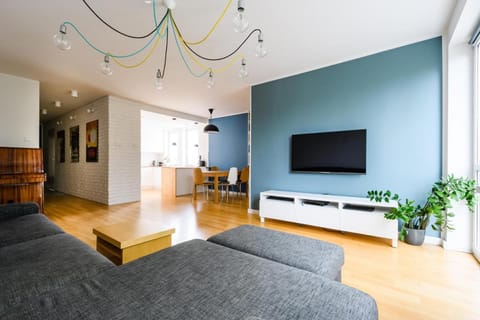 Apartament 100m2 - 2 sypialnie, 2 łazienki, salon, kuchnia, taras, WiFi, rowery Wohnung in Warsaw