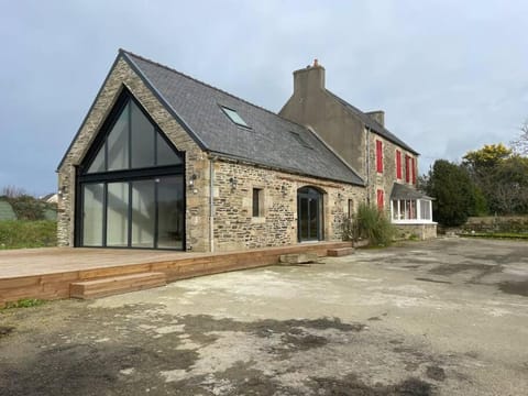 Belle maison de campagne d'architecte, pétanque et rando, plages à 5 min ! Villa in Plestin-les-Grèves