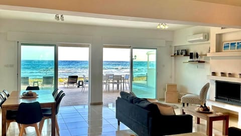 Living room, Seating area, Dining area, Beach, Sea view