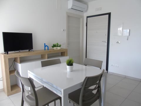 TV and multimedia, Dining area, air conditioner