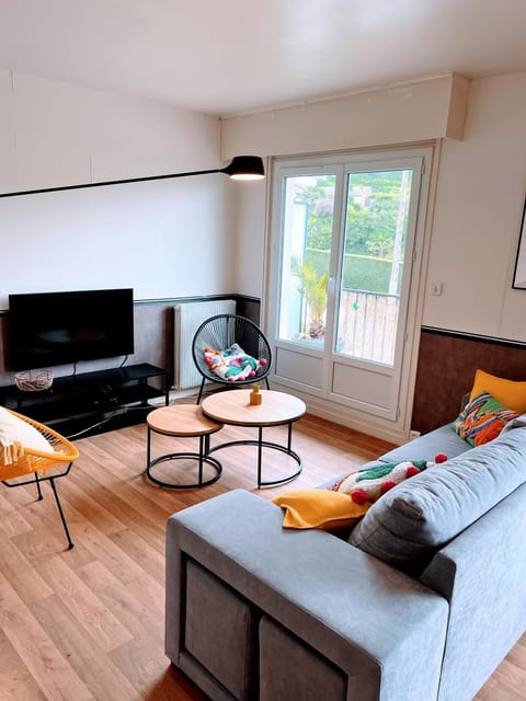 Communal lounge/ TV room, TV and multimedia, Living room, Seating area
