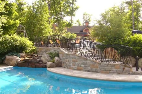 Manoir 118-10/Lovely 4-Bedroom condo with POOL Apartment in Mont-Tremblant