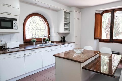 Kitchen or kitchenette, Dining area, dishwasher, minibar, pet friendly, stove