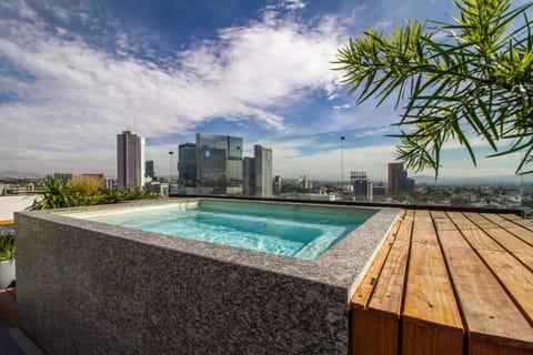 Downtown Finance, Jacuzzi, Rooftop, Best Wifi M01 Apartamento in Guadalajara