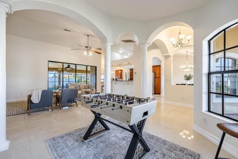 Heated pool and spa, Foosball Table, Cornhole, Sleeps 10! - Villa Permanent Vacation Maison in Cape Coral