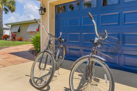 Gulf Access, Heated Pool, Bicycles, Sleeps 8 - Villa Jewel Box - Roelens Vacations House in Cape Coral