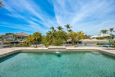 Gulf Access, Heated Pool, Sleeps 6 - Villa Coastal Retreat - Roelens Vacations House in Sanibel Island