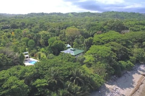 Casa Blanca Beachfront Paradise Garden Villa in Cobano
