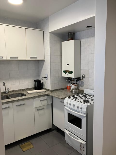 Kitchen or kitchenette, pet friendly, stove