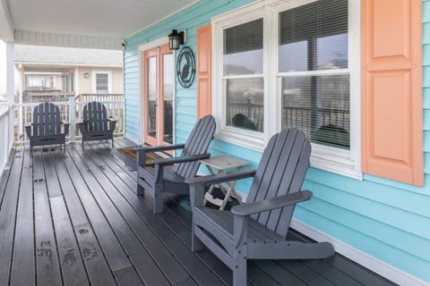 Ocean Breeze Cottage - Ocean View Home with Private Pool and Fire Pit Maison in Surf City