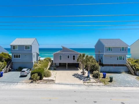 Cast-A-Waves - Ocean View Home with Pool and Hot Tub Haus in Surf City