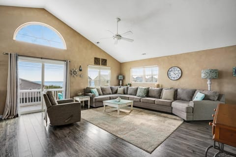 Cast-A-Waves - Ocean View Home with Pool and Hot Tub Haus in Surf City