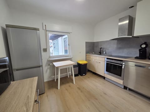 Coffee/tea facilities, Kitchen or kitchenette, dishwasher, microwave, oven, stove, toaster