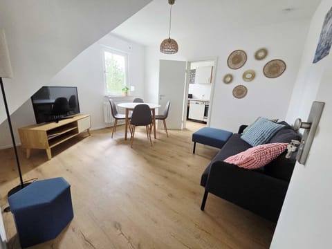 TV and multimedia, Living room, Seating area, Dining area, internet