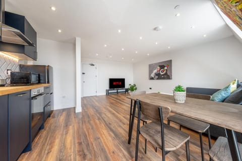 8 - West London Brand New Loft Apartment in London Borough of Ealing