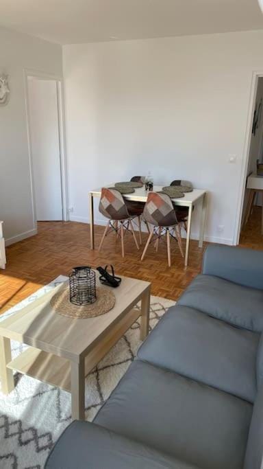 30 min de Paris Grand appartement neuf et lumineux Apartamento in Pontoise