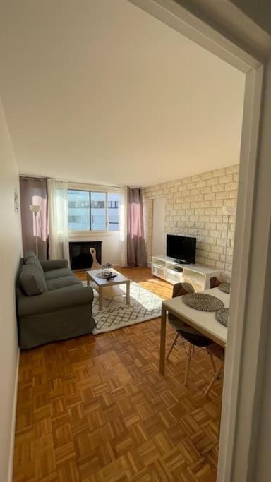 30 min de Paris Grand appartement neuf et lumineux Eigentumswohnung in Pontoise