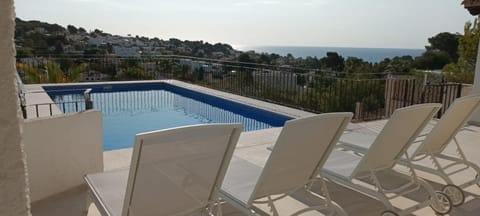 Natural landscape, View (from property/room), Balcony/Terrace, Pool view, Sea view, Swimming pool, sunbed