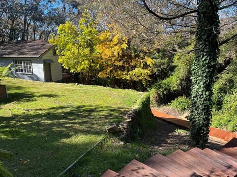 Bottlebrush Cabin, cosy private cabin in the trees House in Katoomba