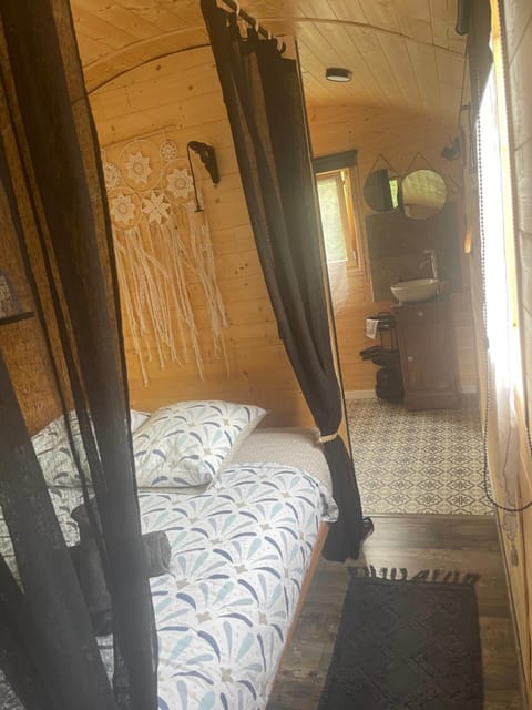 Roulotte , hébergement atypique Campground/
RV Resort in Hyères