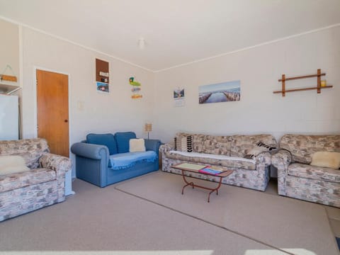 Location Plus - Whangamata Holiday Home House in Whangamatā