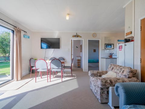 Location Plus - Whangamata Holiday Home House in Whangamatā