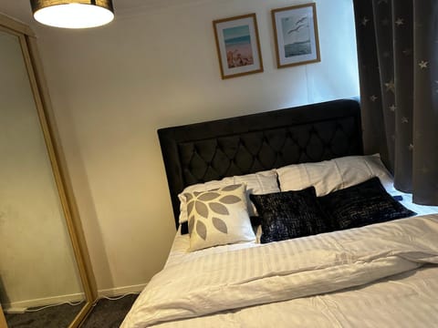 Lovely room in South London Vacation rental in Croydon