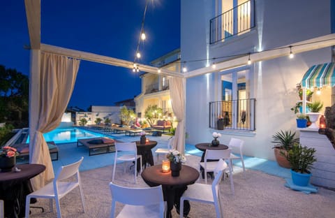 Night, Balcony/Terrace, Seating area, Swimming pool, sunbed